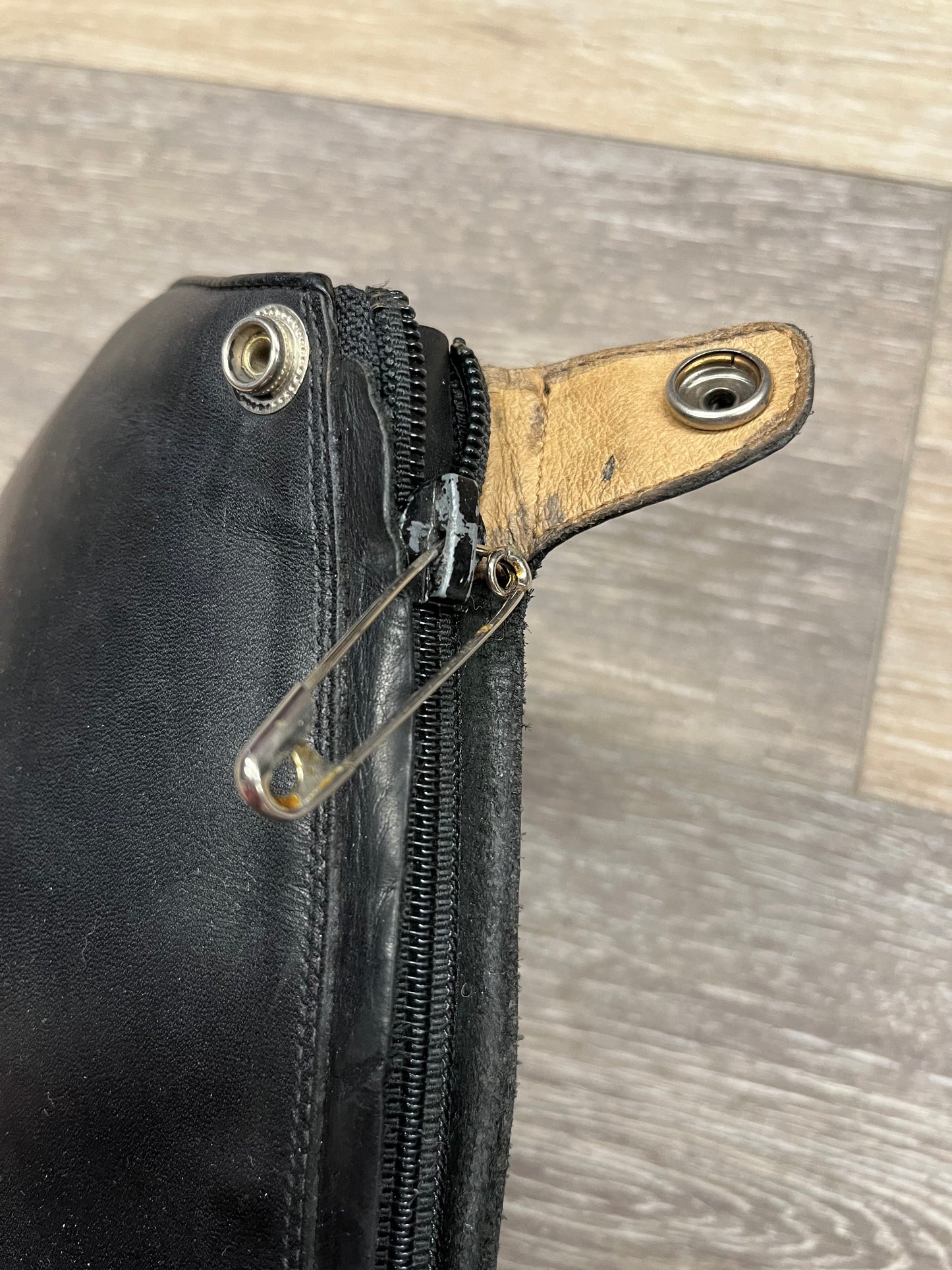 Consignment Ariat Field Boots 7ST-zip pull tag broken