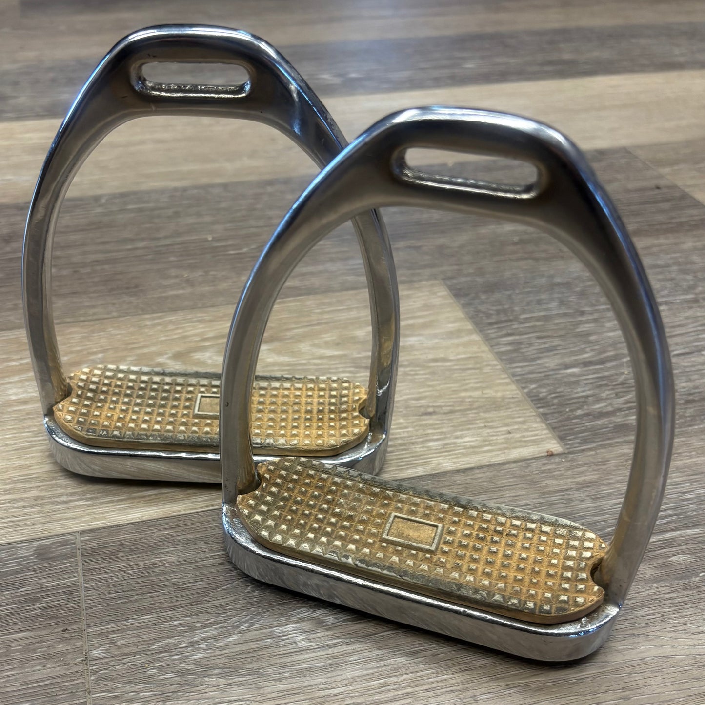 Consignment Stirrup Irons 4.75"