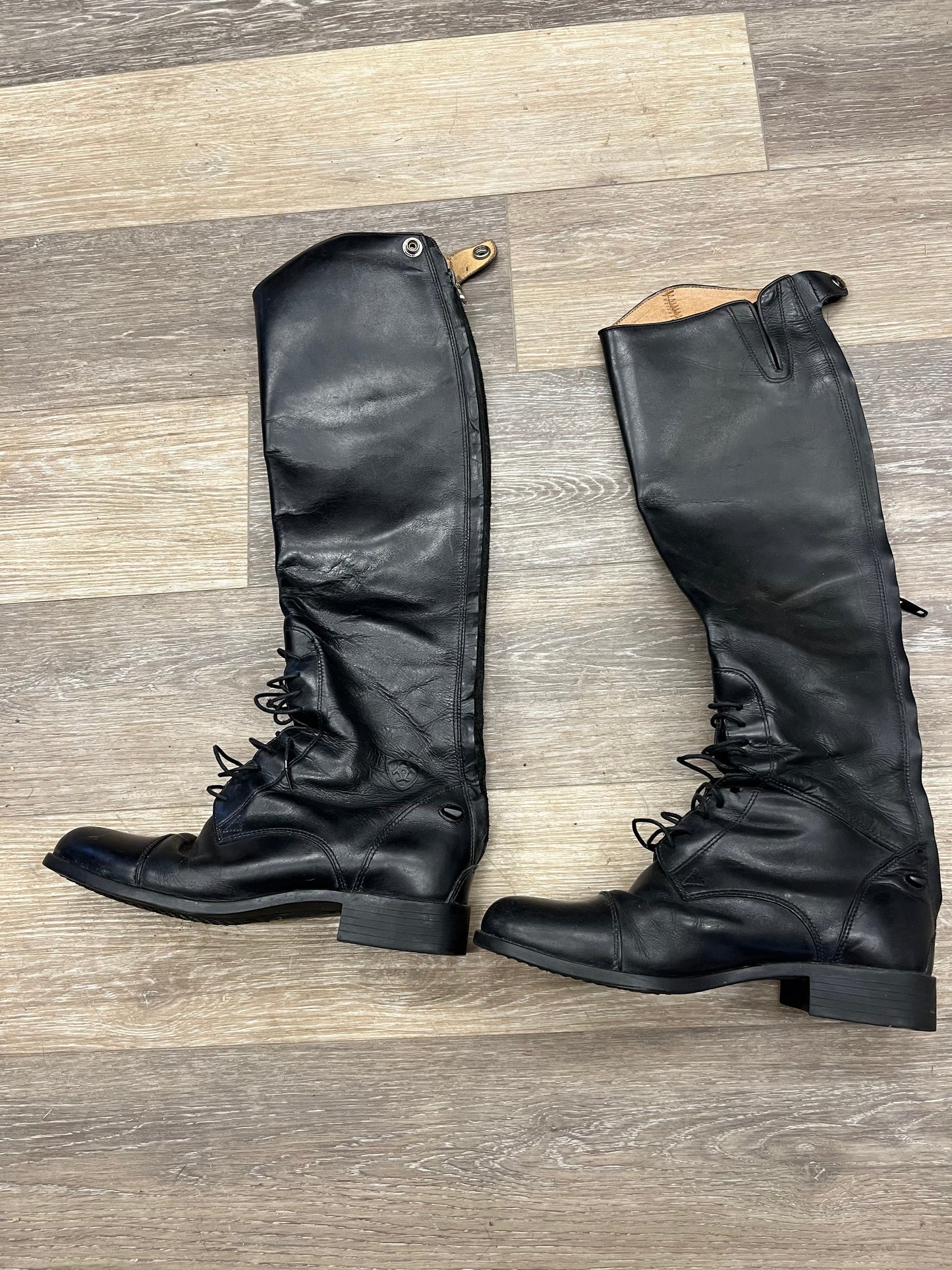 Consignment Ariat Field Boots 7ST-zip pull tag broken